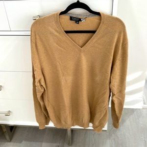 this is a gorgeous Saks Fifth Avenue collection cashmere  Tan V-neck sweater